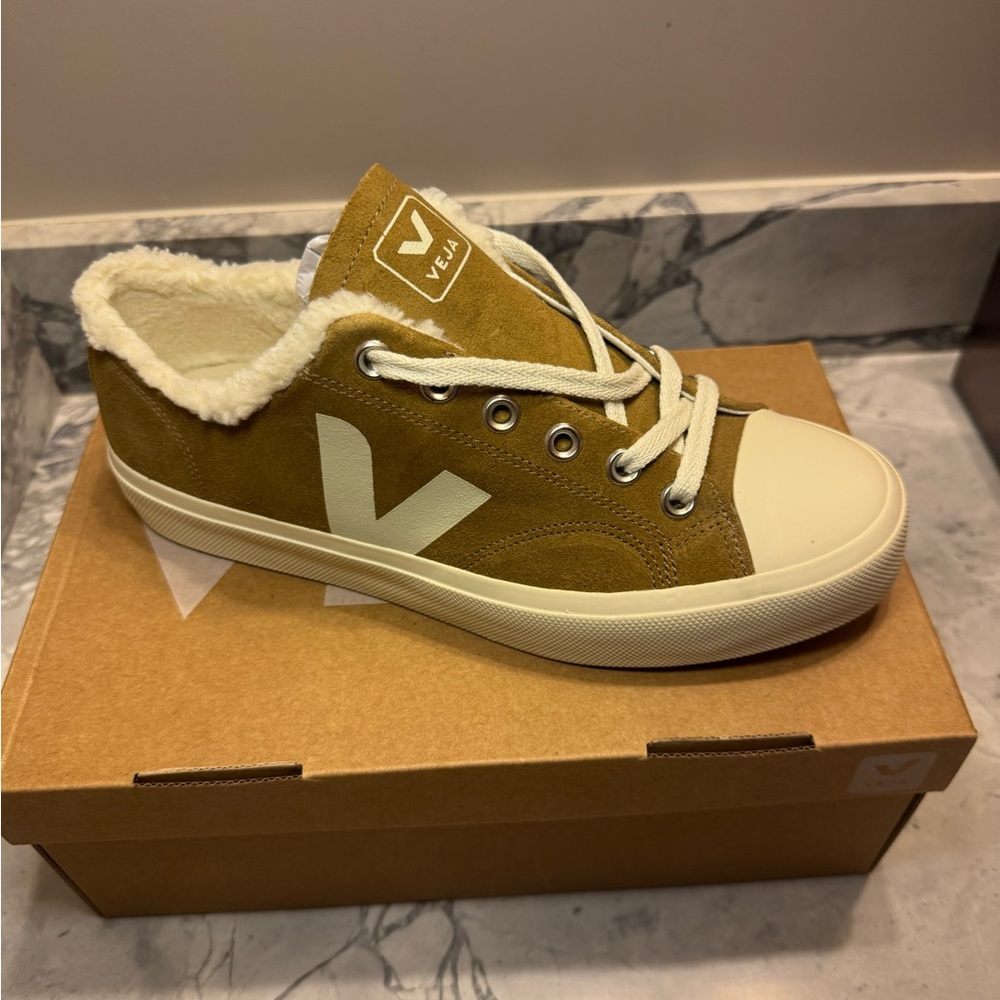 Veja whata II low winter suede Brown Sneakers shearling
